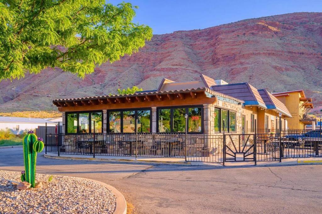 Luxury Downtown Rental - La Dolce Vita Villa #4 Moab Bagian luar foto